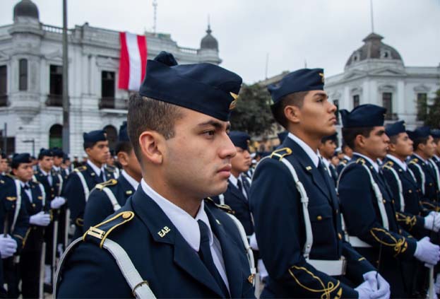 Cadetes EOFAP participan de la ceremonia por el aniversario de la Batalla de Arica y Día de la Bandera